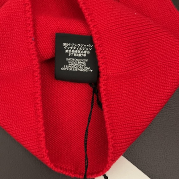 Gucci Brand New!! Gucci Red Beanie with Cat. - Picture 4 of 5